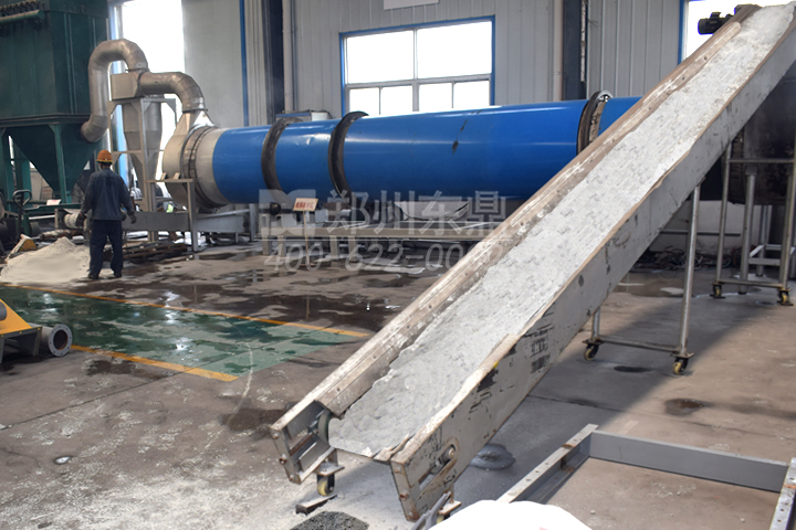 石粉烘干機設備具有產能大、機械化程度高、可連續運轉，除塵環保性能好的特點。